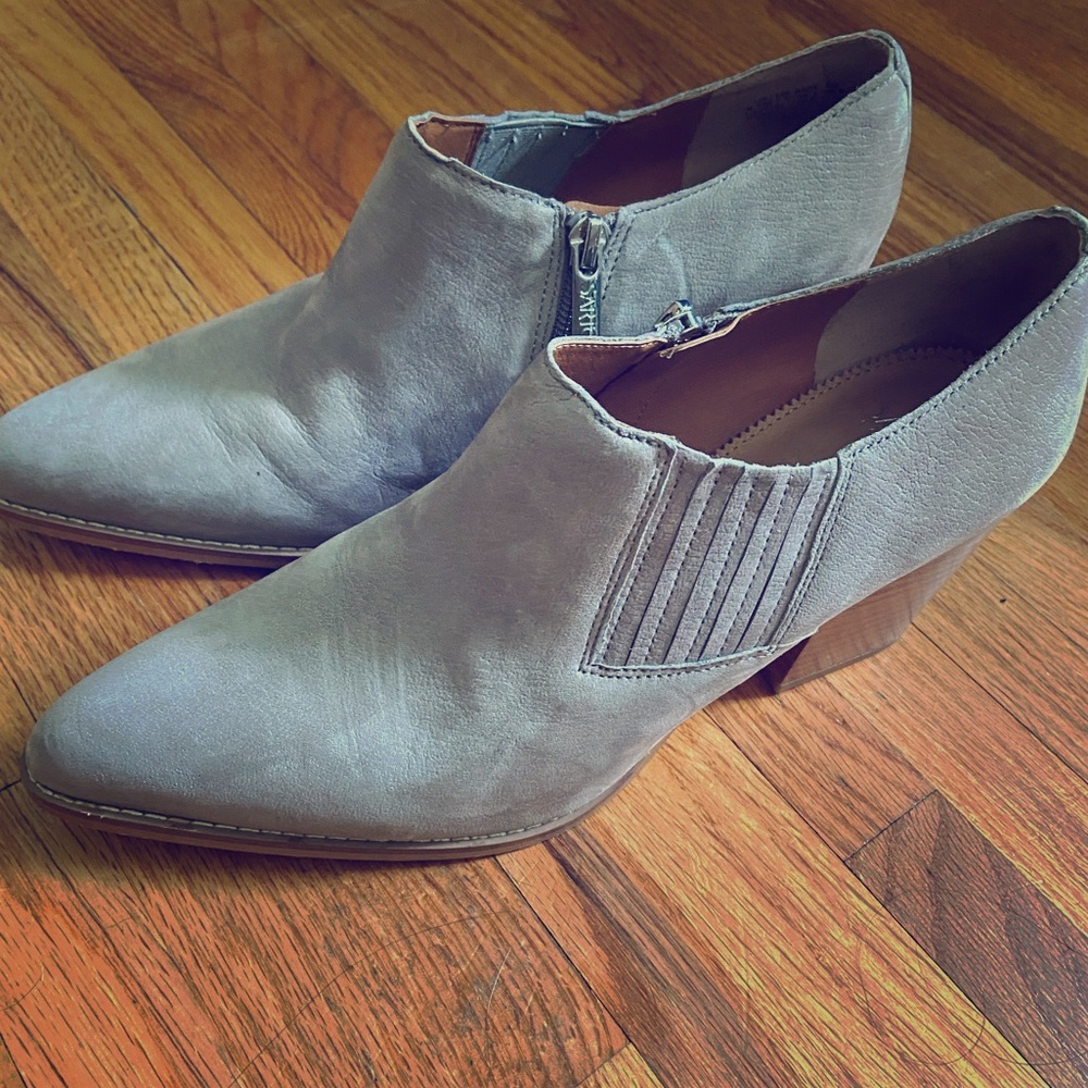 SARTO Booties Putty Colored Leather Size 9.5